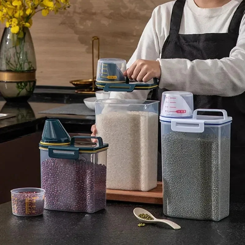 1 Contenedor Hermético para Alimentos de Mascotas, 1.5kg/2kg con Taza, Tarro Sellado de Plástico para Alimentos Secos para Perros y Gatos, Incluye Cuchara Medidora