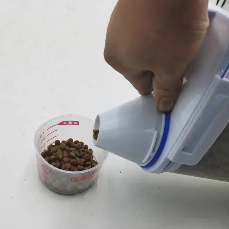 1 Contenedor Hermético para Alimentos de Mascotas, 1.5kg/2kg con Taza, Tarro Sellado de Plástico para Alimentos Secos para Perros y Gatos, Incluye Cuchara Medidora